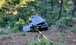Antalya'da uçuruma yuvarlanan otomobilin sürücüsü öldü