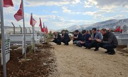 Koray Kıraç, İlk Ziyaretini Deprem Şehitliğine Yaptı