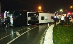 Yolcu otobüsü devrildi: 1 ölü, 20 yaralı