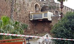 Antalya'da sağanak tarihi surlara zarar verdi