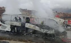 Çorum'da yolcu otobüsü kamyona çarpıp alev aldı: 2 ölü, 5 yaralı