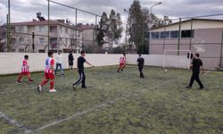 Adana'da engelli bireyler polislerle halı saha maçı yaptı
