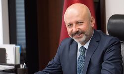 Ahmet Çolakbayrakdar kimdir?