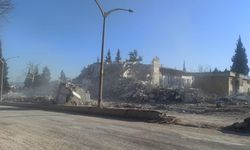Hacı Bayram Veli Mahallesinde ağır hasarlı binaların yıkımı devam ediyor