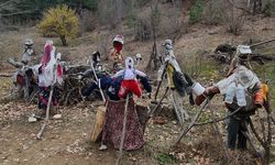 Kahramanmaraş'ta Dere Kenarındaki Korkuluk Köyü Dikkat Çekiyor