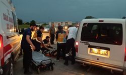 Adana'da hafif ticari araçla otomobil çarpıştı, 1 kişi öldü, 5 kişi yaralandı
