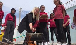 Burdur'da lavanta ve sirkeden ürettikleri doğal temizleyiciyle okulları temizleniyor
