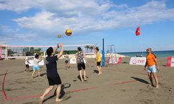 Erdemli'de plaj voleybolu turnuvası başladı