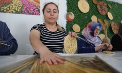 Hatay'da buğday sapları depremzede kadınların elinde dekoratif ürüne dönüşüyor