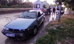 Hatay'da devrilen otomobildeki 2 kişi yaralandı