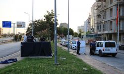 Antalya'da bir kişi bankta ölü bulundu