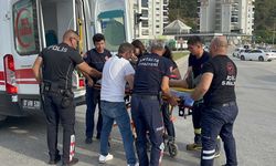 Antalya'da iki otomobilin çarpışması sonucu 4 kişi yaralandı