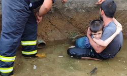 Adana'da ayağı havuz giderine sıkışan çocuk kurtarıldı