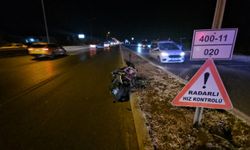 Antalya'nın Manavgat ilçesinde otomobille çarpışan motosikletin sürücüsü yaşamını yitirdi.