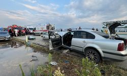 Burdur'da 2 otomobilin çarpışması sonucu 1 kişi öldü, 9 kişi yaralandı