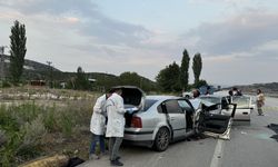 GÜNCELLEME - Burdur'da 2 otomobilin çarpıştığı kazada ölenlerin sayısı 2'ye yükseldi