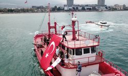 Hatay'da denizde Türk bayrağı açıldı