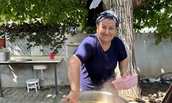 Deprem bölgesinde bolluk ve bereketin simgesi aşure odun ateşinde pişti