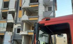 İntihar etmek için 5 katlı apartmana çıkan şahıs ikna edildi
