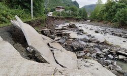 Samsun'da şiddetli yağış nedeniyle yol çöktü