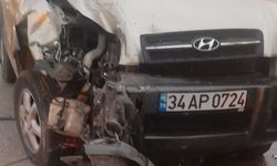 Adana'da otomobille traktörün çarpışması sonucu 3 kişi yaralandı