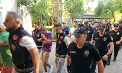 Antalya'da uyuşturucu operasyonunda yakalanan 2 şüpheli tutuklandı