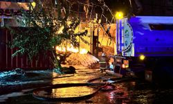 Hatay'da lastik deposunda çıkan yangın kontrol altına alındı