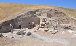 Yassıhöyük'te 6 Bin Yıllık Şekillendirilmiş Kafatası Bulundu