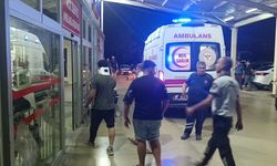 Adana'da 2 otomobil çarpıştı 6 kişi yaralandı