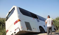 Antalya'da yoldan çıkan servis otobüsündeki 7 kişi yaralandı