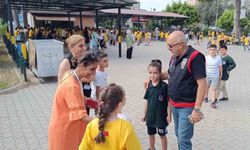 Çocuk polisi okul önlerinde sıkı denetimde