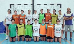 Kepez’in hentbolcuları 1. Lig’e hazırlanıyor