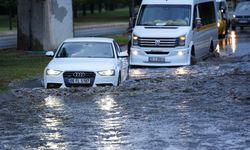 İzmir'de sağanak etkili oldu