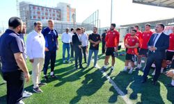 Milletvekili Debgici, İstiklalspor Futbolcuları ile Bir Araya Geldi