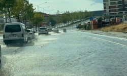 Tekirdağ'da sağanak yolları göle çevirdi