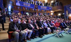 AK Parti Sözcüsü Ömer Çelik, Adana'da partisinin ilçe kongresinde konuştu