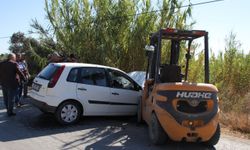 Antalya'da forklifle çarpışan otomobilin sürücüsü yaralandı