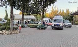 Adana'da mezarlıkta silahlı saldırıya uğrayan anne ve iki kızının cenazeleri defnedildi