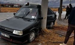 Afşin’de Otomobil Elektrik Direğine Çarptı