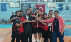 Kozan'da voleybol turnuvası düzenlendi