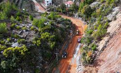 Alanya Belediyesi’nden yağmurda kapanan yollara anında müdahale