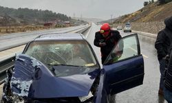 Edebiyat Yolu’nda Otomobille Minibüs Çarpıştı: 2’si Ağır, 4 Yaralı