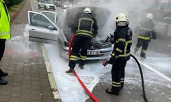 Seyir Halindeki Otomobildeki Yangın Paniğe Neden Oldu