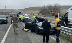 Tırdan Fırlayan Lastiğin Çarptığı Otomobildeki Yolcu Öldü