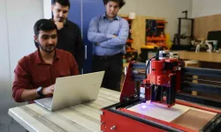 Adana’da üniversite öğrencilerinden yerli CNC makinesi