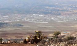 Müren yayla yolunda dev kayalar parçalanarak yol genişletiliyor