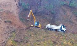 Giresun'da heyelan nedeniyle köy yolu ulaşıma kapandı