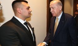 AK Parti'ye üye olan Burdurlu Recep Tayyip Erdoğan'a parti rozetini Cumhurbaşkanı Erdoğan taktı