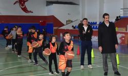 Bozyazı Kaymakamı Topsakaloğlu, basketbolcularla buluştu