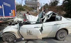 Hatay'da park halindeki tıra çarpan otomobilin sürücüsü öldü